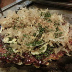 Okonomiyaki Irori - ﾏﾖちゃん、花かつおちゃん、青海苔ちゃんを乗っけぇの