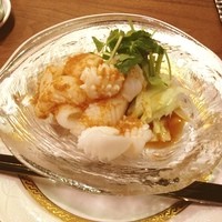 中国四川酒家 蔓山 - 本日のおすすめ
                花きりイカの生姜ソース和え
                セロリと三つ葉がええ味してます(๑´▿｀๑)♫•*¨*•.¸¸♪✧
