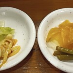とりの助　東海田店 - 漬物。やっぱ辛かった