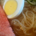 大昌園 - 冷麺アップ。そう、細い、肉がないなぁ。