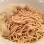 ひろや - 雲呑入りのつけ麺。もちっと存在感のある麺が印象的です。