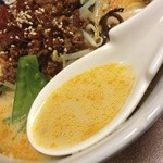 浅草名代らーめん 与ろゐ屋 - 【（季節限定）ごまの旨辛そば】与ろゐ屋さんのスープの風味がきますね...　そして胡麻の風味も...　あとからちょっと辛味がきますが、めちゃ辛ではぜんぜんないです。