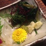厳選地酒と本格焼酎の店 うみんちゅ - Ｈ25.03　馬刺し三点盛り【薬味】柚子胡椒・にんにく・生姜