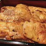 Buta To Sake - 炭火焼帯広豚重の豚バラ並盛④