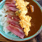 Aribaba - ベーコンエッグカレー(本日の日替り税込1000円)