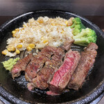 いきなりステーキ - 塩・コショー・タバスコ・ワサビでコーン焼き飯を調理