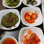 韓国料理 釜山 - 前菜、キムチ