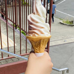 つつじヶ丘レストハウス - 「すいか & 生乳ミックスソフトクリーム」350円税込み♫