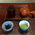 紅葉軒 - 骨の佃煮