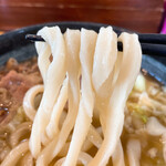 Menkyo Kaiden - 【2022年06月】肉うどん＠500円、麺アップ。レベルが高い麺です。