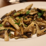 エノテカ ドォーロ - 色々なきのこの炒め物(チケッティ４皿目、３人前)(2022年7月)