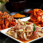 張記 韓炉焼肉 - 牛もも、牛バラ、ラム盛り合わせ