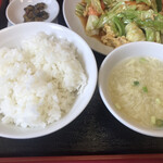 太閤園 - 定食のご飯とスープ