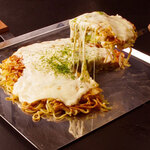 Hiroshima Okonomiyaki Hopukinsu - チーズがとろ～り…チーズ好きには欠かせんお好み焼きじゃね♪
