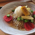 そば割烹 よいん - 夏野菜のジュレおろしそば  大根おろしにもジュレが絡み！かなり美味しい  こんなに野菜もりもりなのに、そばの味がちゃんとして、とにかく出しのジュレが絶妙に美味しい