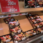 Chiyoda Sushi - いろいろなしーすーが並んでいます