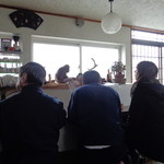 大野屋食堂 - 満席のカウンター