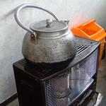 大野屋食堂 - 大きな鉄瓶