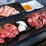 すず喜、 - ランチ サガリセット  1,200円(税込)、追加お肉2種類(ジンギスカン、豚カルビ)  500円(税込)。