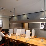 エクセルシオールカフェ - 大きなテーブルには コンセントあり