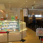 FARM PATISSERIE LE FUKASAKU - 店内の風景。