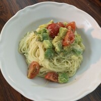 Trattoria VICINO - 20220711ミニトマトとアボガドの冷製パスタ（麺はカッペリーニ）