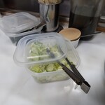 すかや 本店 - 本日は幸いにして、奥のタッパーウェアにワカメが仕込まれてました♪