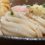 うどん屋 きすけ - 冷の鯛竹輪温玉ぶっかけ