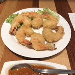 ヒマラヤテーブル - フライドブラウン。海老の唐揚げです。チリソース的なものと一緒に頂きます☆