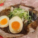 ラーメン専門店 麺男 塚口店 - 響らーめん(とんこつに黒マー油が入ってます。)