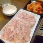 やきにく さ倉 - 塩ホルモンと鶏もも肉味噌ダレ