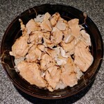 Wakasaya - 切り落とし炙りとろサーモン丼（572円）
