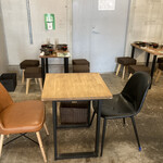 Kashiwa - 開放感のあるテーブル席