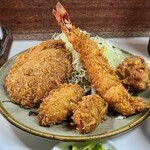 とんかつ美よし - メンチカツ+エビフライ+カキフライ2個+唐揚げ定食　1200円