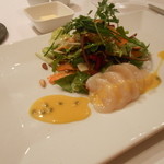 ラ・メール・プラール - 帆立貝のサラダパッションフルーツソース