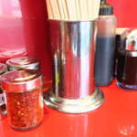 ラーメン二郎 - 卓上調味料