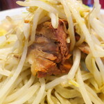 ラーメン二郎 - 豚の厚み