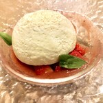 【recommendation! ! 】Mozzarella mousse with seasonal field bounty sauce