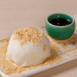 Ice cream Daifuku with soybean flour and brown sugar syrup