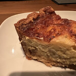 クミン風味のキャベツの煮込みゴルゴンゾーラソースのキッシュ　770円