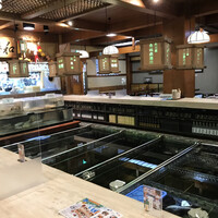 博多料亭 稚加榮 - 大いけす