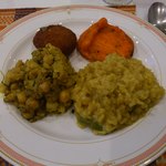 チャクラ - キチュリ、チャナ・アルチャート、バジ、カトレット