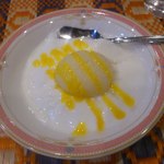 チャクラ - ミスティ・ラスグッラ―（ラスグッラ＋ヨーグルト＋マンゴーシロップ）