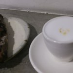 ブレッドアーエスプレッソ - ショコラ（230円)とカプチーノ(420円)