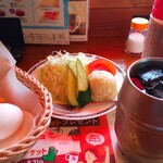 Komeda Kohi Ten - たっぷりアイスコーヒーとミニサラダとモーニングパン