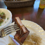 キッツビュール - ソーセージも厚切りで食べ応えアリ