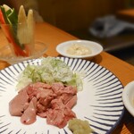 大衆スタンド神田屋 - 鶏レバー刺し＆野菜スティック ｱﾝﾁｮﾋﾞﾏﾖ  