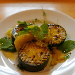 炭火焼き鳥と自然派ワインのお店　Gallo - 巨大ズッキーニのステーキ