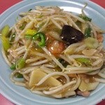 廣東餐館 鳳飛 - 焼きそば、堅いタイプです。