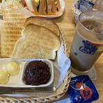 コメダ珈琲店 - 小倉トースト490円、アイス豆乳オーレ600円